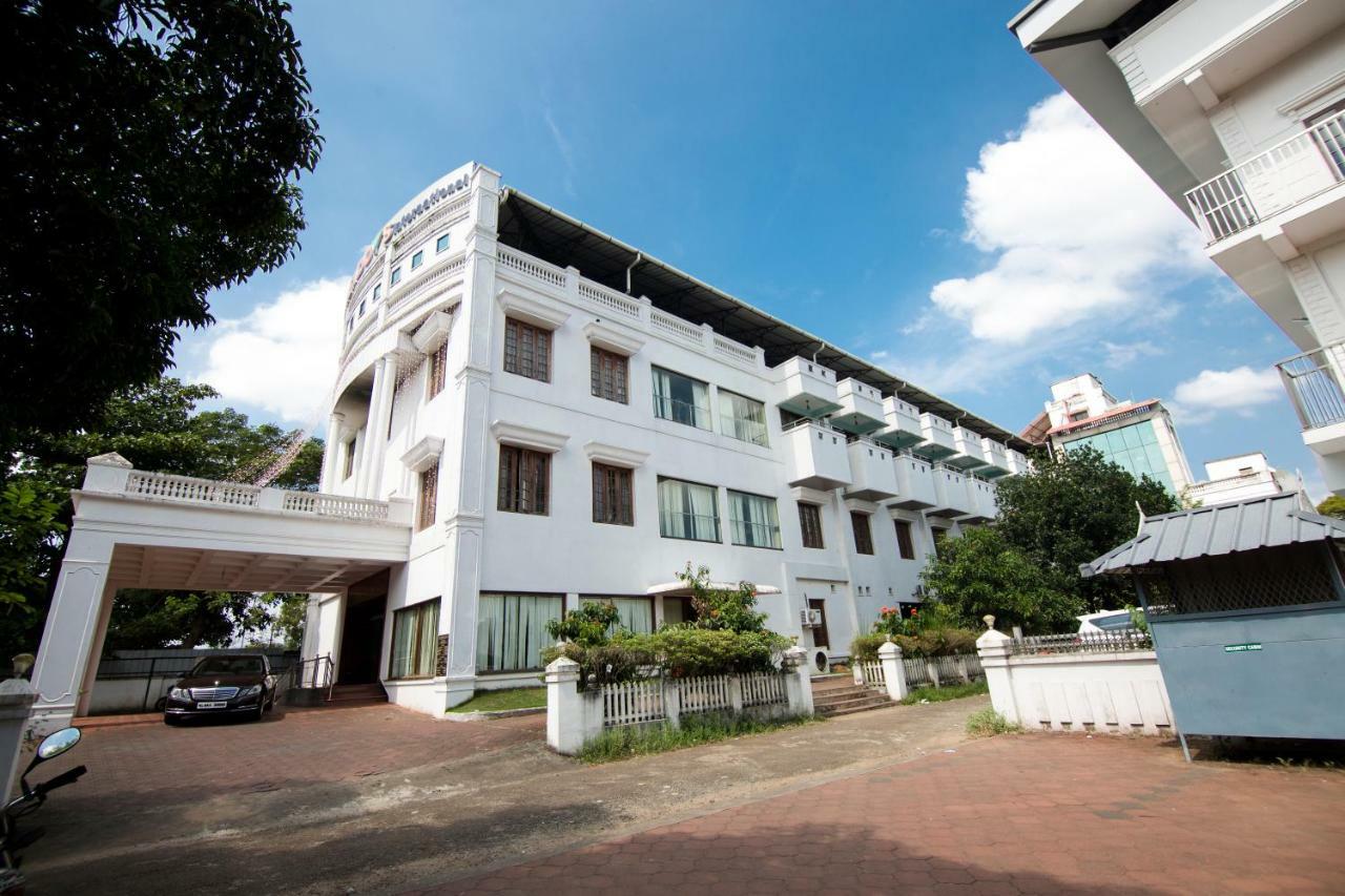 Hotel Meadows International Kizhake Chālakudi Exterior foto