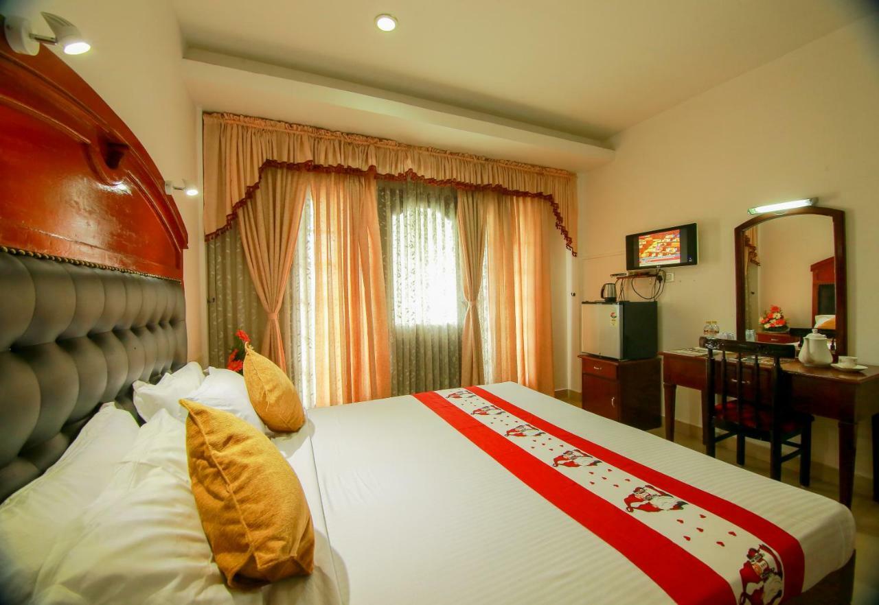 Hotel Meadows International Kizhake Chālakudi Exterior foto